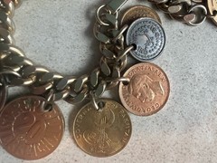 Vintage 50s Chunky Loaded Coin Charm Bracelet 17 Real Coins International 88g H3