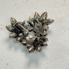 Vintage Brooch Ice Blue & Smoky Gray Rhinestone Leaf Heart Wreath Silver Tone