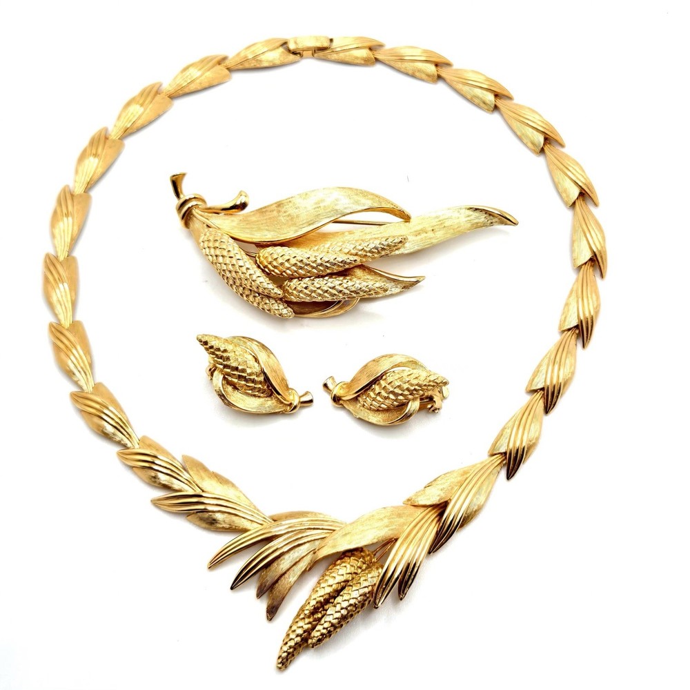 Vintage Brushed Gold Tone Leaf and Wheat Necklace, Brooch & Earrings Set