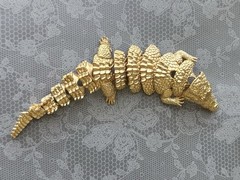 Large Alligator w/ movable body vintage style brooch matte gold tone metal
