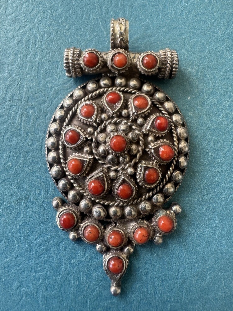 VINTAGE NAVAJO ZUNI ARTIST DONNA BESSELENTE .925 STERLING SILVER CORAL PENDANT