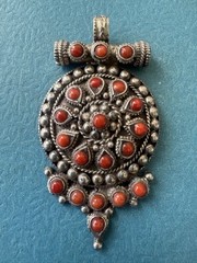 VINTAGE NAVAJO ZUNI ARTIST DONNA BESSELENTE .925 STERLING SILVER CORAL PENDANT