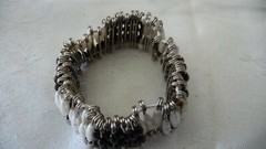 #53X vtg costume BRACELET SILVER TONE SAFTEY PINS BLACK WHITE BEADS 1”W STRETCH