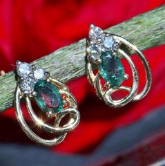 14k y/gold earrings 0.45ct natural, treated emerald natural diamond stud 2.72gr