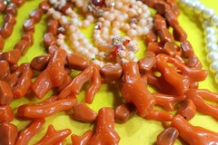 1960’s vintage jewelry lot lucite coral,faux pearls,rhinestone jewelry lot wow