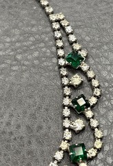 Vintage Art Deco Green Faux Emerald Crystal Rhinestone Bib Necklace Scalloped