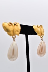 Givenchy Vintage Butterfly Pearl Drop Earrings Brushed Gold Signed 1980s 9D