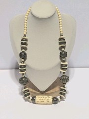 Vintage Silver Tone Metal & Off White Acrylic Chunky Bead Necklace 21″. Hammered