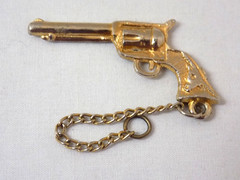 Vintage 1940s 1 3/4 Inch Gold Tone Six Shooter Charm On Two Inch Chain
