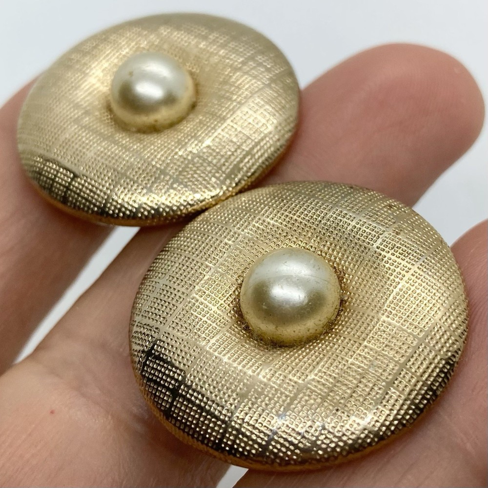 VTG MCM TEXTURED GOLD PUFFY DISC PEARL HUGGIE EARRINGS CLIP-ON