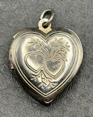 Vintage Silver Tone Etched Heart Photo Locket Pendant Engraved Floral