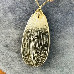 Lauren Conrad Mother Of Pearl Crackle Pendant Necklace Pink Iridescent 16″