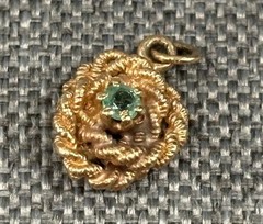 Victorian 14K Yellow Gold Love Knot Rope Texture Emerald Pendant Or Charm VTG