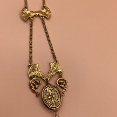 Victorian Revival Gold Tone Pendant Necklace W/ Black Oval Cameo Hand Painted