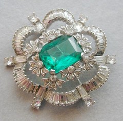 FAB JOMAZ Joseph Mazer Emerald Center Clear Rhinestone Pin Brooch Baguettes