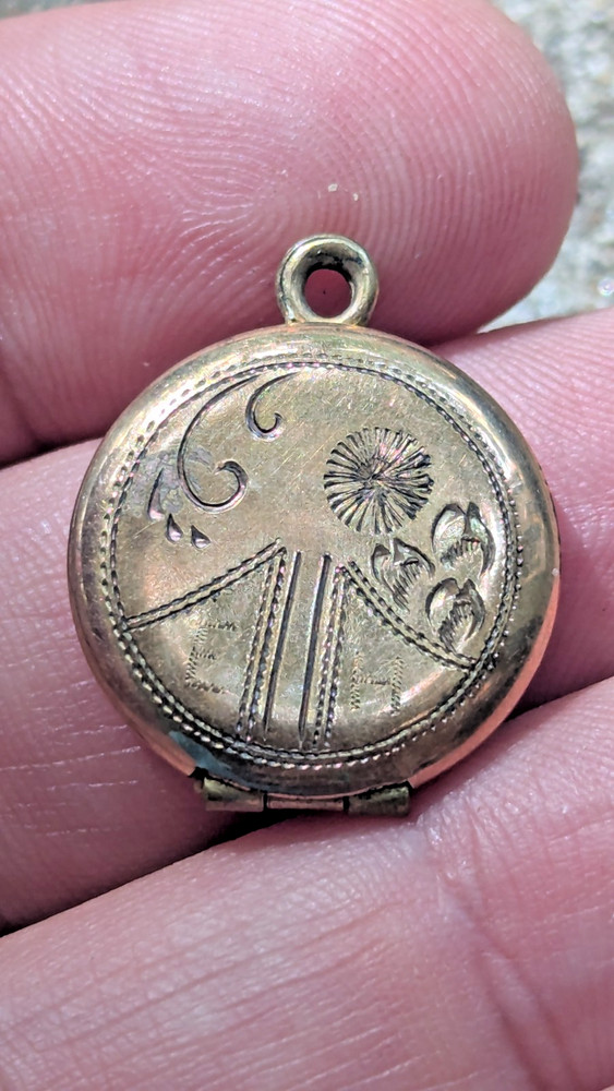 Vintage Victorian Gold Filled Round Photo Locket Pendant Etched Flower Mono