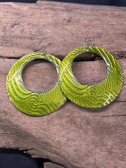 VINTAGE SILVER TONE LIME GREEN ENIMAL DROP HOOP EARRINGS 2.5”