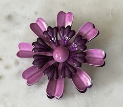 Vintage Retro Layered Shades of Purple Enamel Daisy Flower Metal Brooch Pin