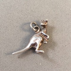 VINTAGE Silver Small KANGAROO & JOEY CHARM Australia Estate VT53