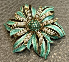 HIGH END Unsigned GORGEOUS Green ENAMEL CRYSTAL FAUX SEED PEARL FLOWER BROOCH