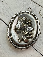 Antique Victorian Locket Raised Ivy Leaf Grape Aesthetic Silver Tone Pendant