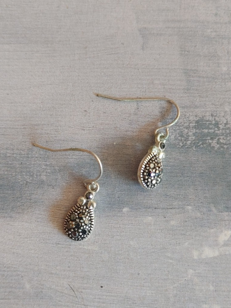 Vintage teardrop silver tone metal hematite marcasite stone flower 7/8″ long