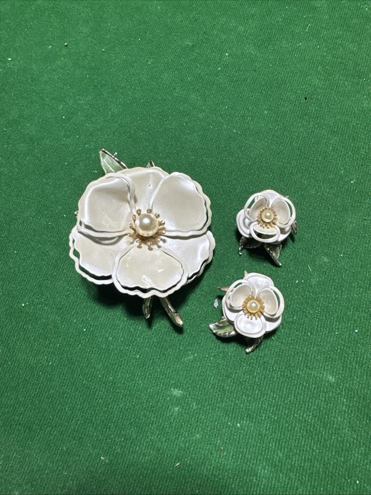 Vintage Flower Brooch And Clip On Earrings Set