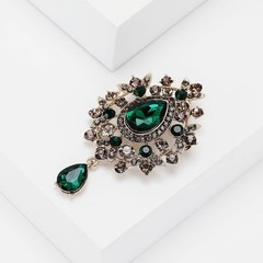 Vintage Teardrop Crystal Brooch Pin with Teardrop Pendant Elegant Rhinestone Des