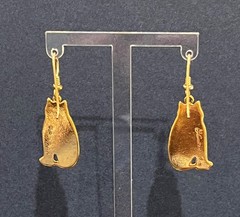 Vintage Signed Laurel Burch Sitting Cat Gold Tone Pierced Earrings 7/8 Inch
