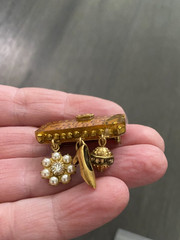 Maximal Art Queen Mother Pin Brooch Vintage Gold Tone Crown W/ Dangle Charms