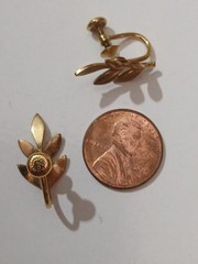 Vintage Van Dell Gold Filled 1/20 12K Screw Back Leaf Earrings