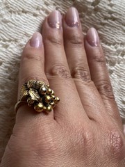 VTG C. ‘73 SARAH COVENTRY GRAPE BUNCH “GARDEN PARTY” RING Adjustable Sz 5.5
