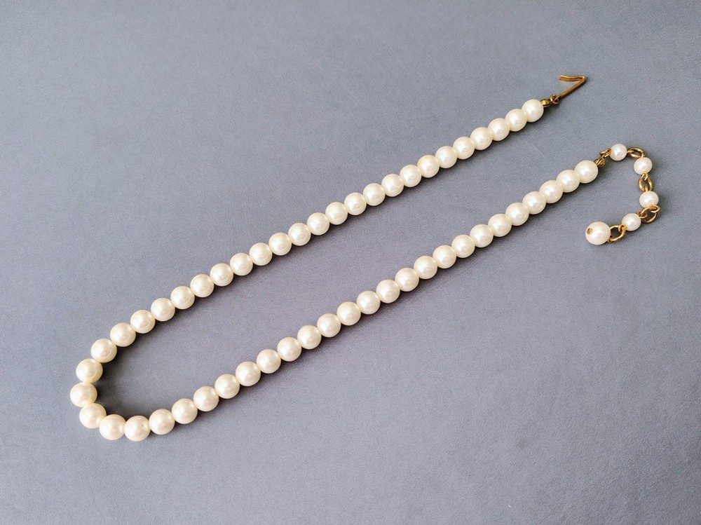 Vintage Faux Pearl Classic Necklace Adjustable Length 17″-19.5″ 8mm Faux pearls