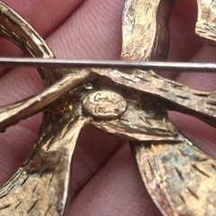 LOT Vintage costume jewelry pin brooches Cookie Lee, Best, Mimi Di N & unbranded