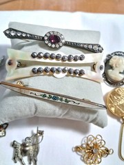 ANTIQUE/VINTAGE Mixed JEWELRY LOT OF 20 PINS/Brooches/Earrings
