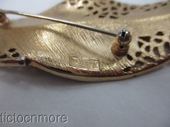 VINTAGE CROWN TRIFARI GOLDEN TRIFARIUM LONG LEAF PIN BROOCH