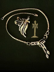 TRIFARI Brooch(1950) Necklace Dangle Navette Gold-Trifanium PAT PEND Box