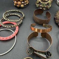 Vintage Bracelet Lot Of 31 Bracelets Costume Jewelry