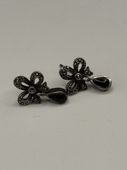 A Pair Of Vintage 925 Sterling Silver Dangle Earrings Black Rhinestones 2.9g