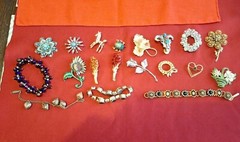 Estate JEWELRY Mixed Costume Lot WEARABLE Mixed Lot Brooch Bracelets #3 jb