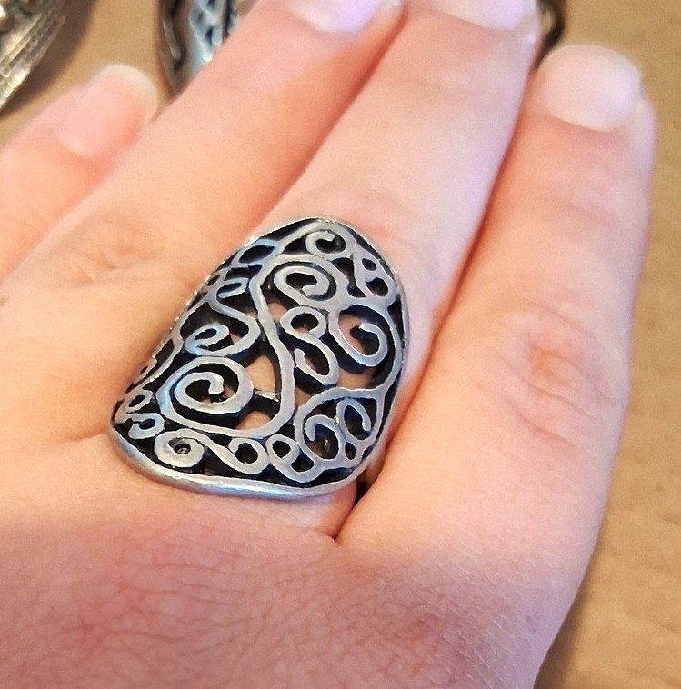 SHIPS FREE ~~ 1980’s Chunky Metal Reticulated Size 8 Ring