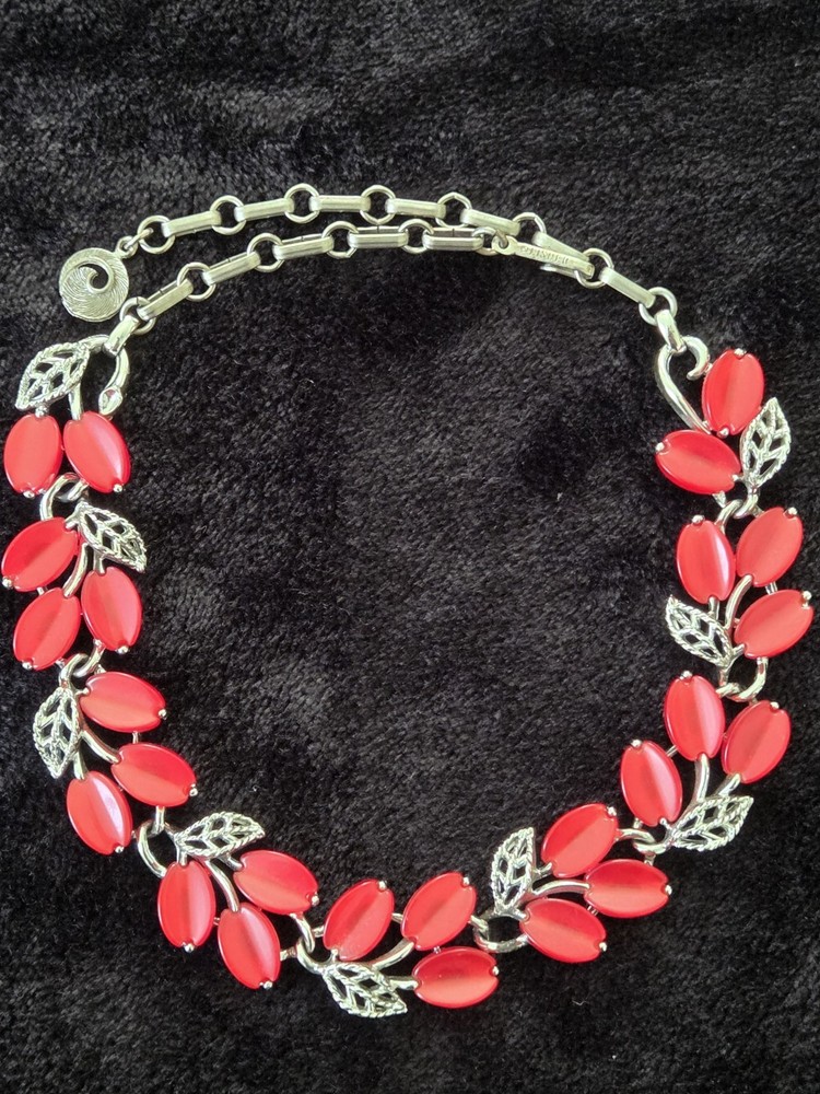 LISNER Signed RED Thermoset Leaves Berries Silver Tone Choker Necklace Vintage
