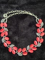LISNER Signed RED Thermoset Leaves Berries Silver Tone Choker Necklace Vintage