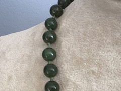 INCREDABLE VINTAGE HAND KNOTTED GENUINE JADE BEAD UNIQUE CLASP NECKLACE NR