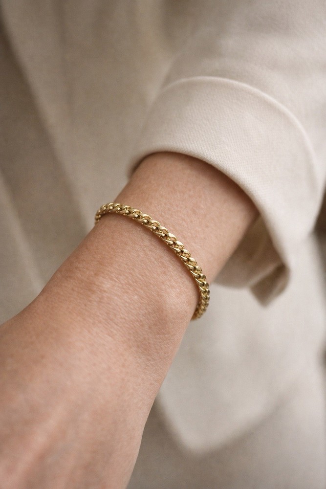 VTG Timeless Everyday Minimalist Gold Toned Avon Signed Link Chain Bracelet 7”