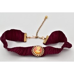 Vintage Cameo Choker Necklace Pendant Burgundy Ribbon Fabric Gold NOS 1990s A23