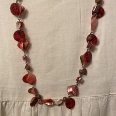 Necklace 90s vintage costume jewelry coral shell necklace.