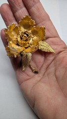 Vintage WARNER mechanical gold tone Day to Night flower brooch pin