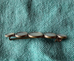Mother of Pearl Bar Pin Brooch 5 Graduated Silvertone Circles