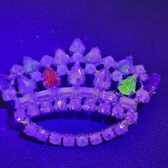 B. David Vintage Crown Brooch Green Glow Pin Multicolor Rhinestone Faux Pearl
